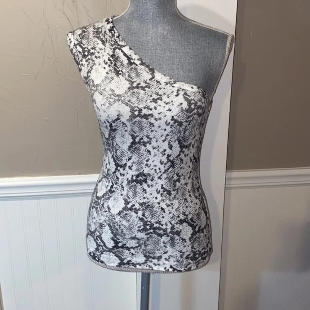 Vici Boa Ribbed One Shoulder Knit Tank Python Pattern - Picture 3 of 8